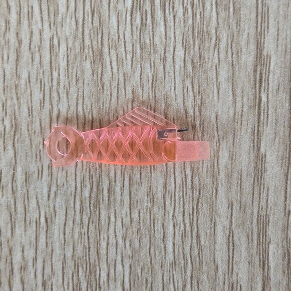 Free with Any Bundle Purchase! Fish-Type Sewing Machine Needle Threader - Picture 2 of 6